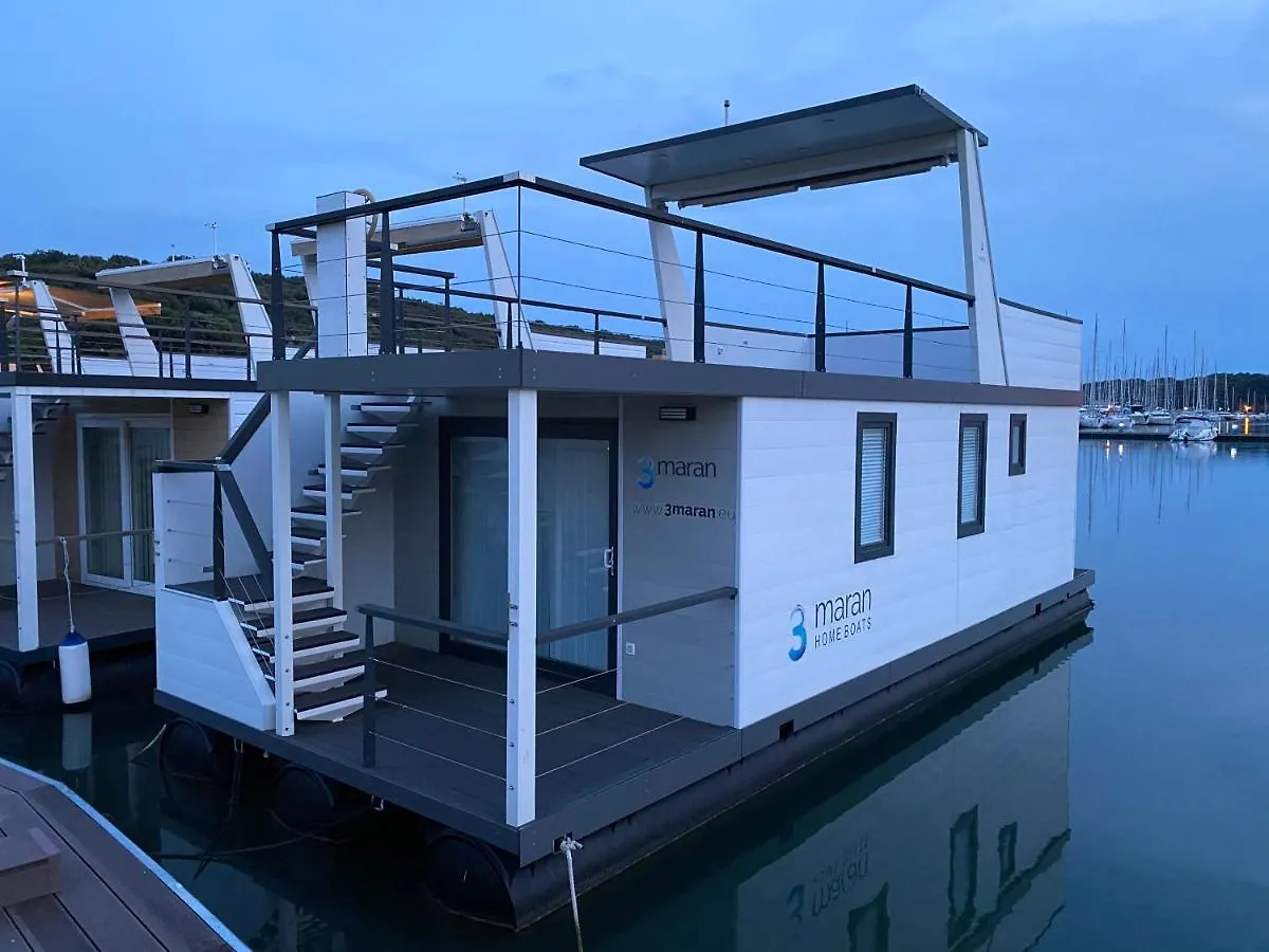 Floating House Arena 3 Lägenhet Pula