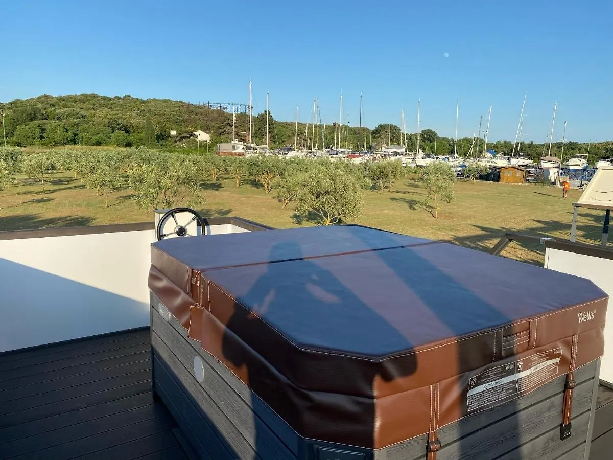Apartman Floating House Arena 3