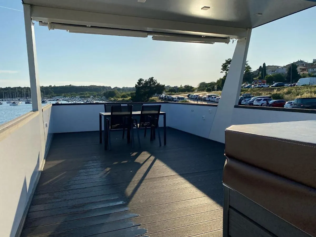 Floating House Arena 3 Croatia