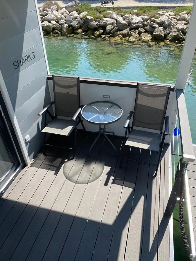 Floating House Arena 3 Apartman Pula